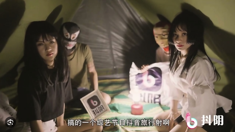 Hai em gái cắm trại nơi hoang giã bị kẻ lạ mặt chịch nát lồn